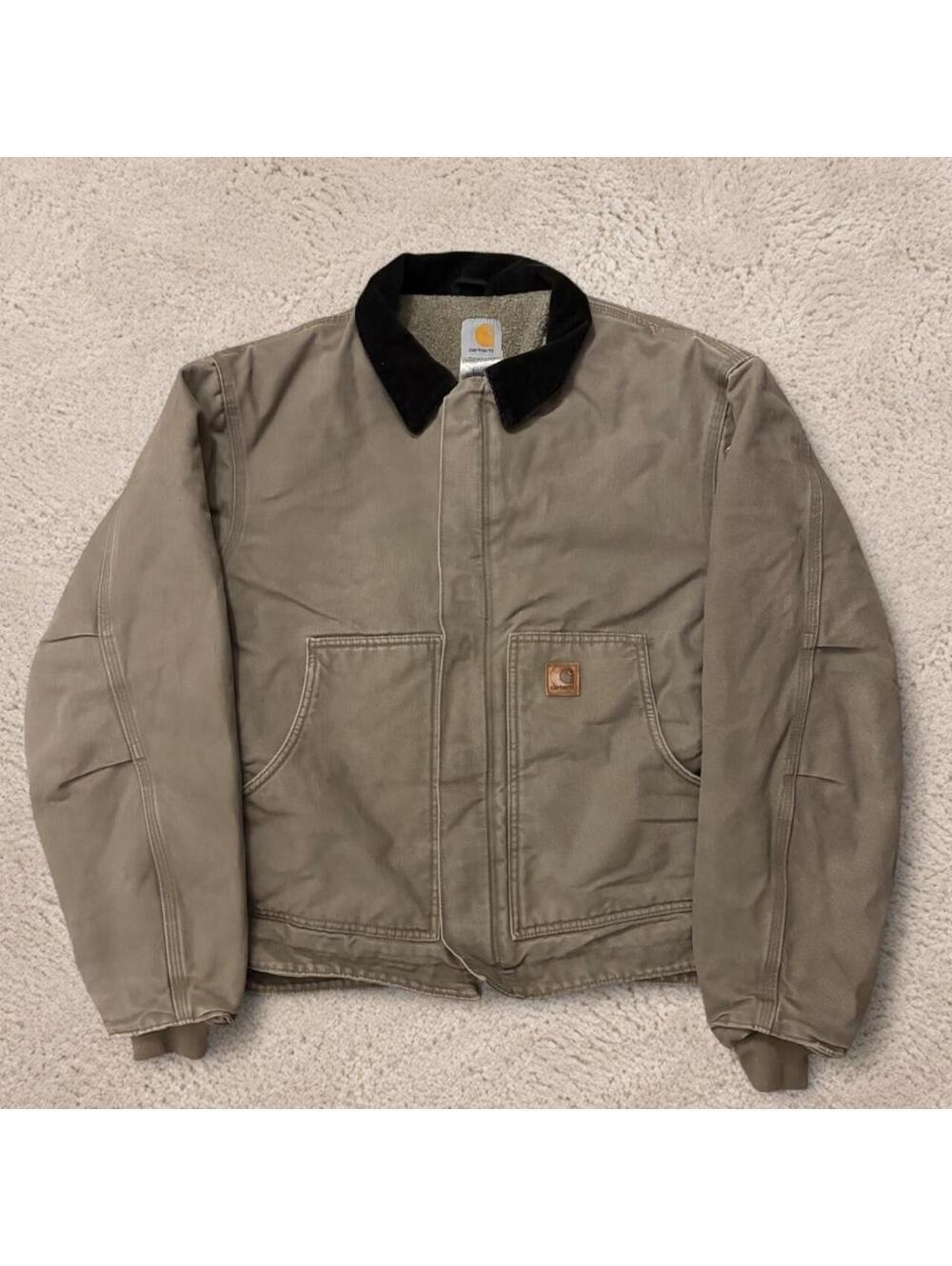 Beautiful vintage leather patch, Sherpa lined Carhartt J184 Muslin Jacket